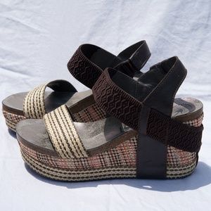 OTBT Bushnell Wedges in Dark Brown Fabric